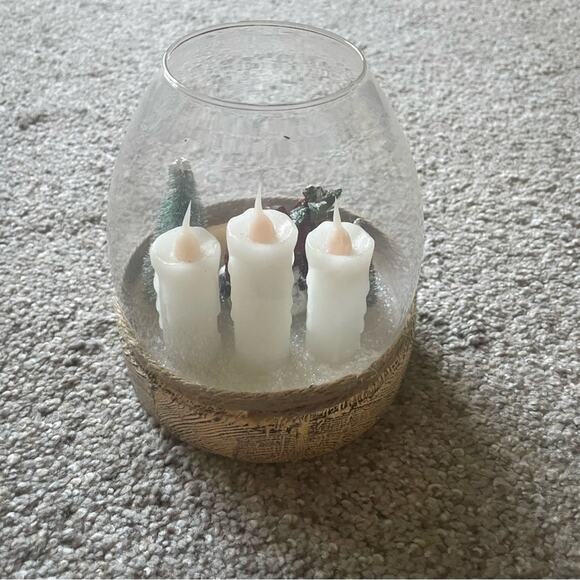 Christmas Globe decoration with Red Cardinal and battery-operated candles - Picture 2 of 7